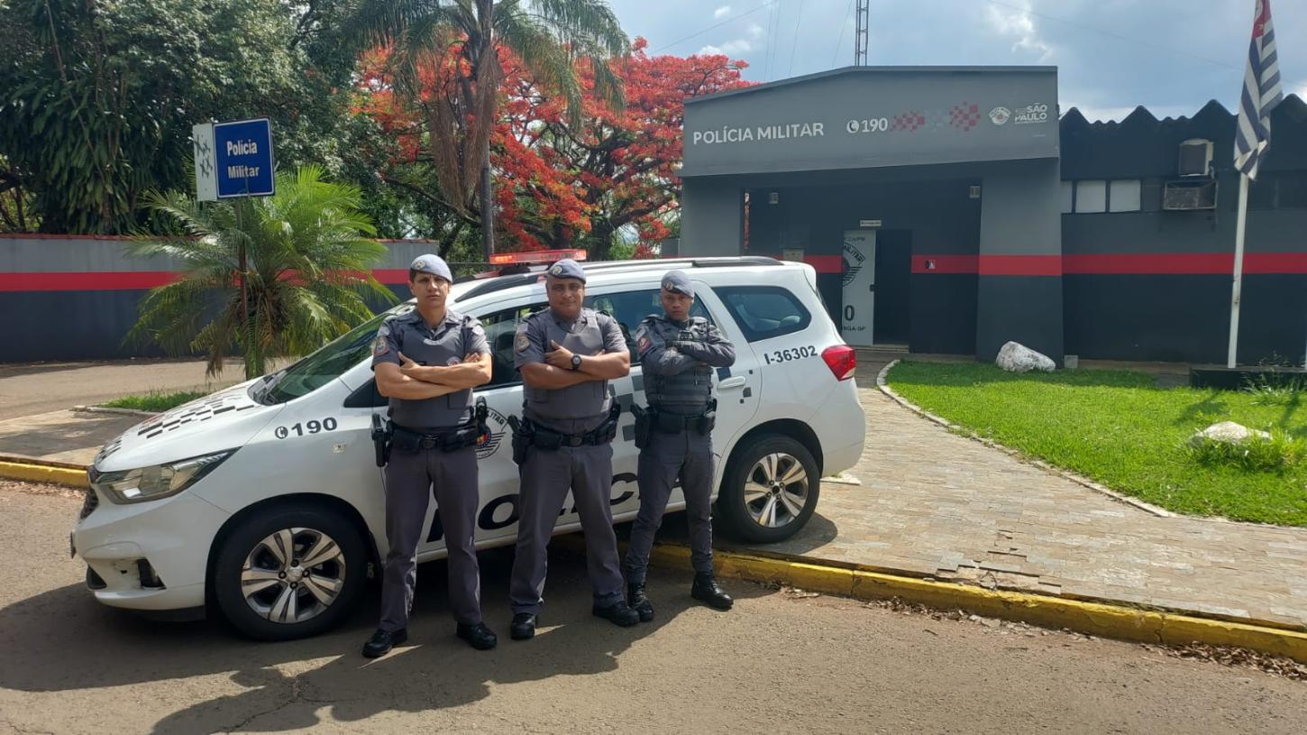 Mulher pula de carro em movimento para escapar de agressões em Pirassununga