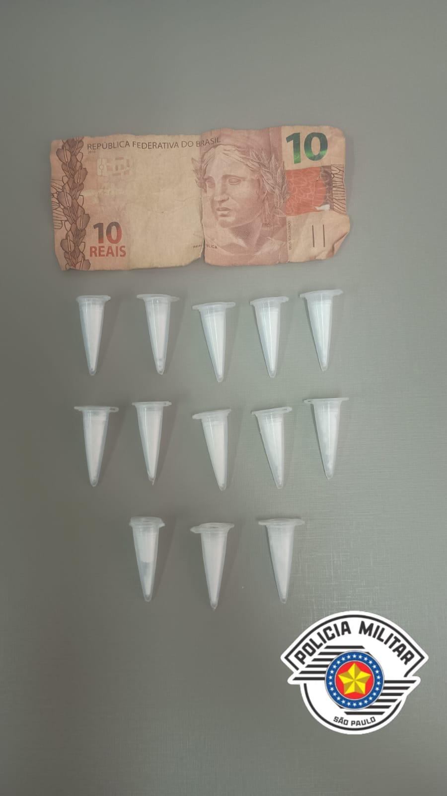 Homem é preso por tráfico de drogas durante patrulhamento da PM em Leme