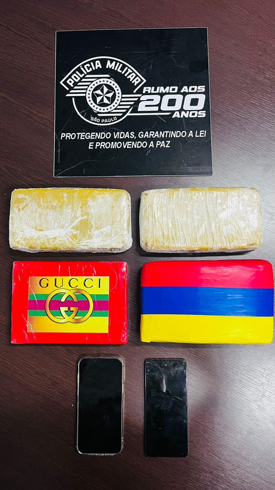 Operação da PM apreende cerca de 4 kg de drogas e prende dois em Leme