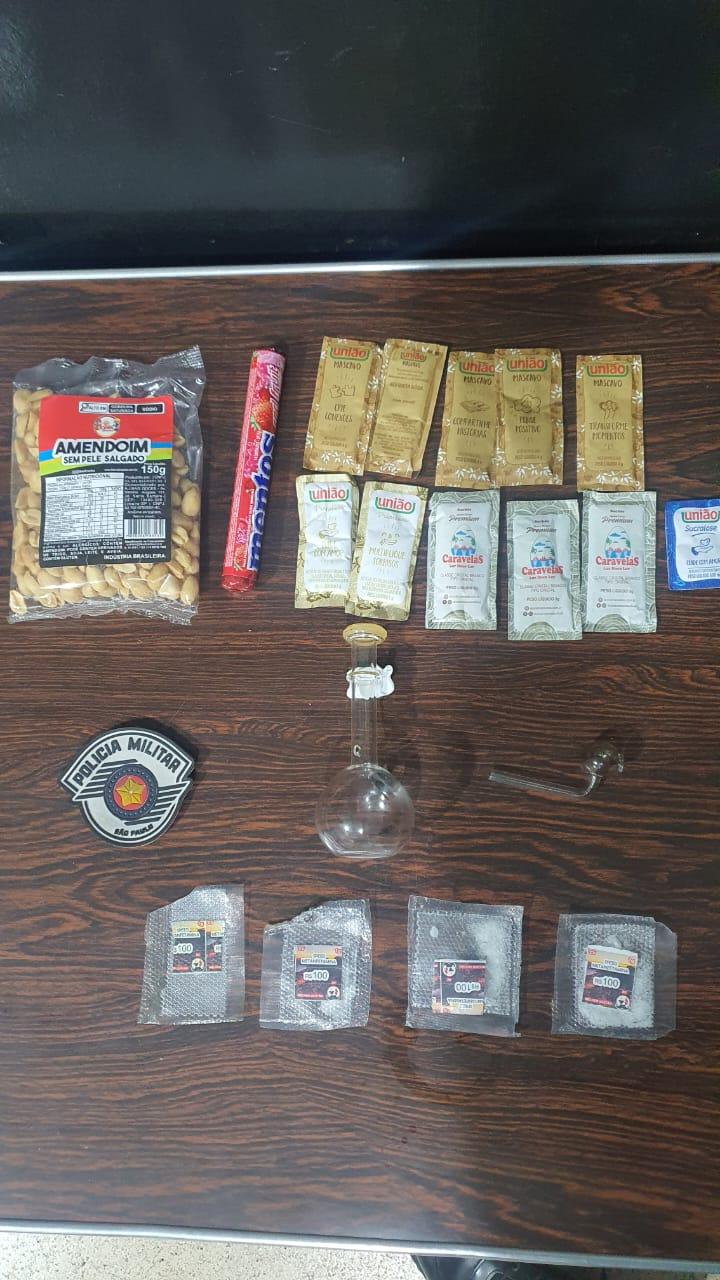 Passageiro de ônibus é preso por furto e tráfico de drogas na Rodovia Anhanguera