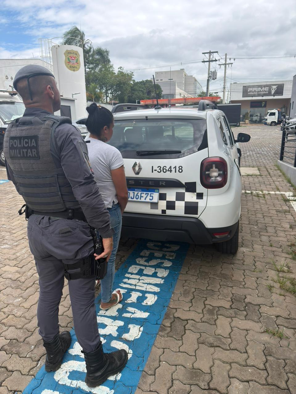 Polícia Militar captura mulher procurada pela Justiça em Leme (SP)