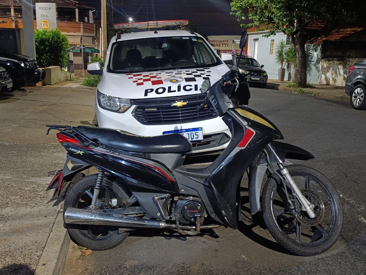 Polícia Militar flagra motocicleta com placa inexistente em Limeira