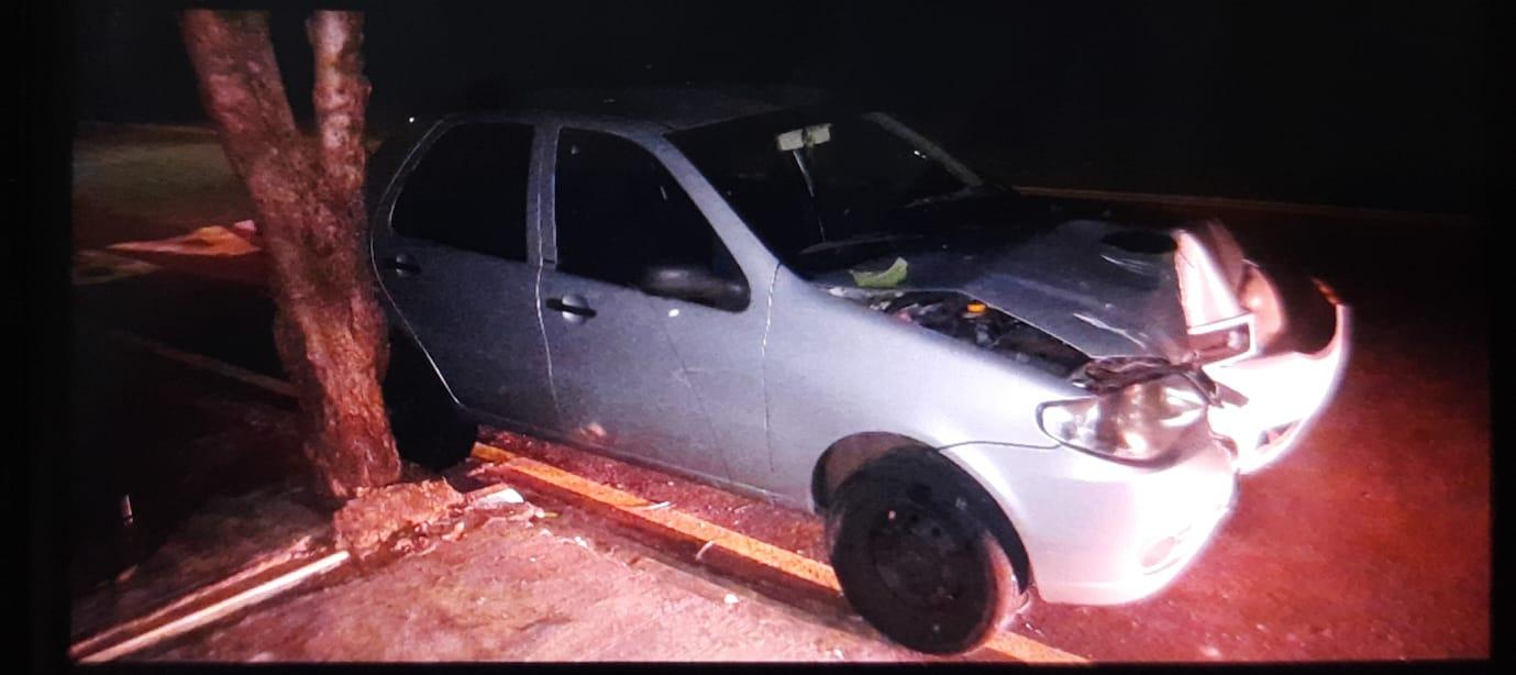 Motorista foge após bater carro contra muro e é localizado pela Polícia Militar