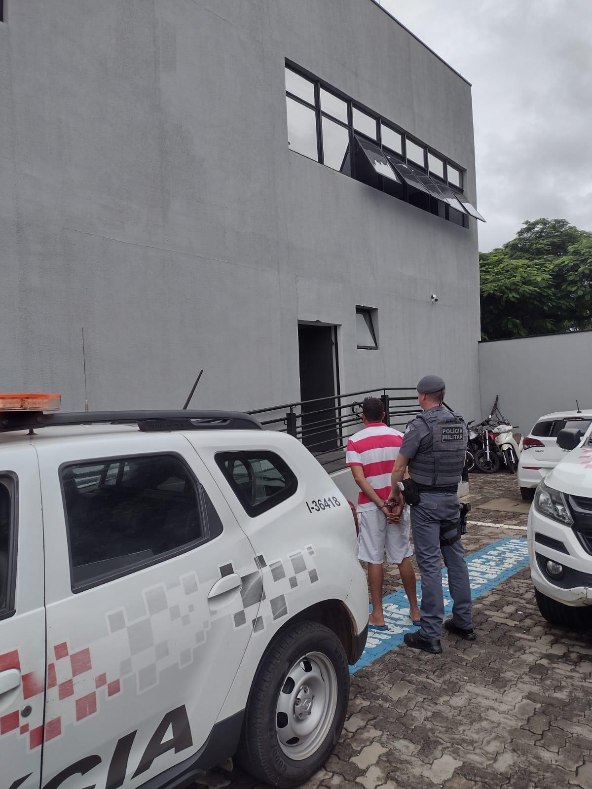 Procurado por furto é preso após ser reconhecido no Centro de Leme