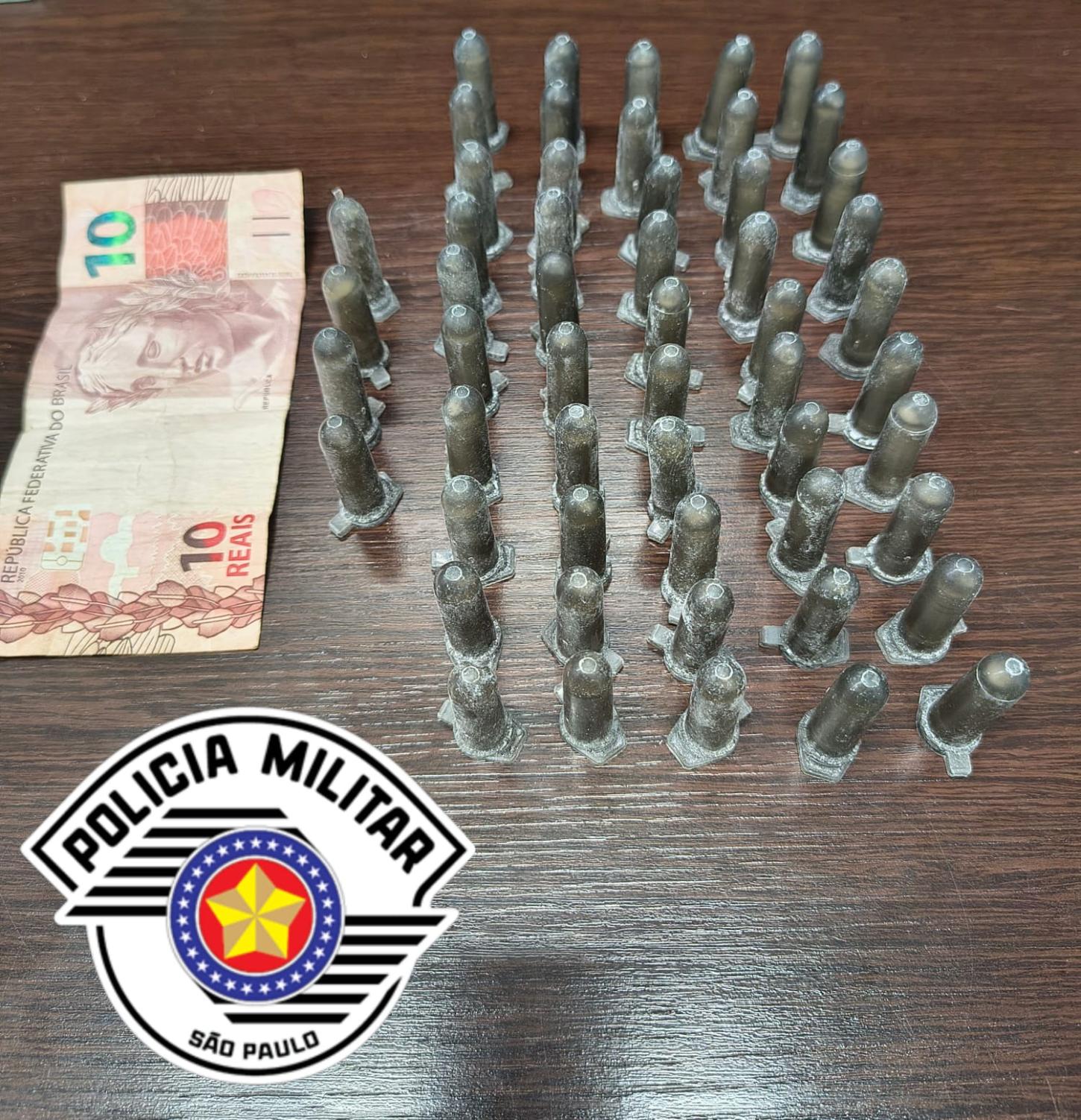 Prisão por suspeita de comércio ilegal de drogas mobiliza polícia em Leme
